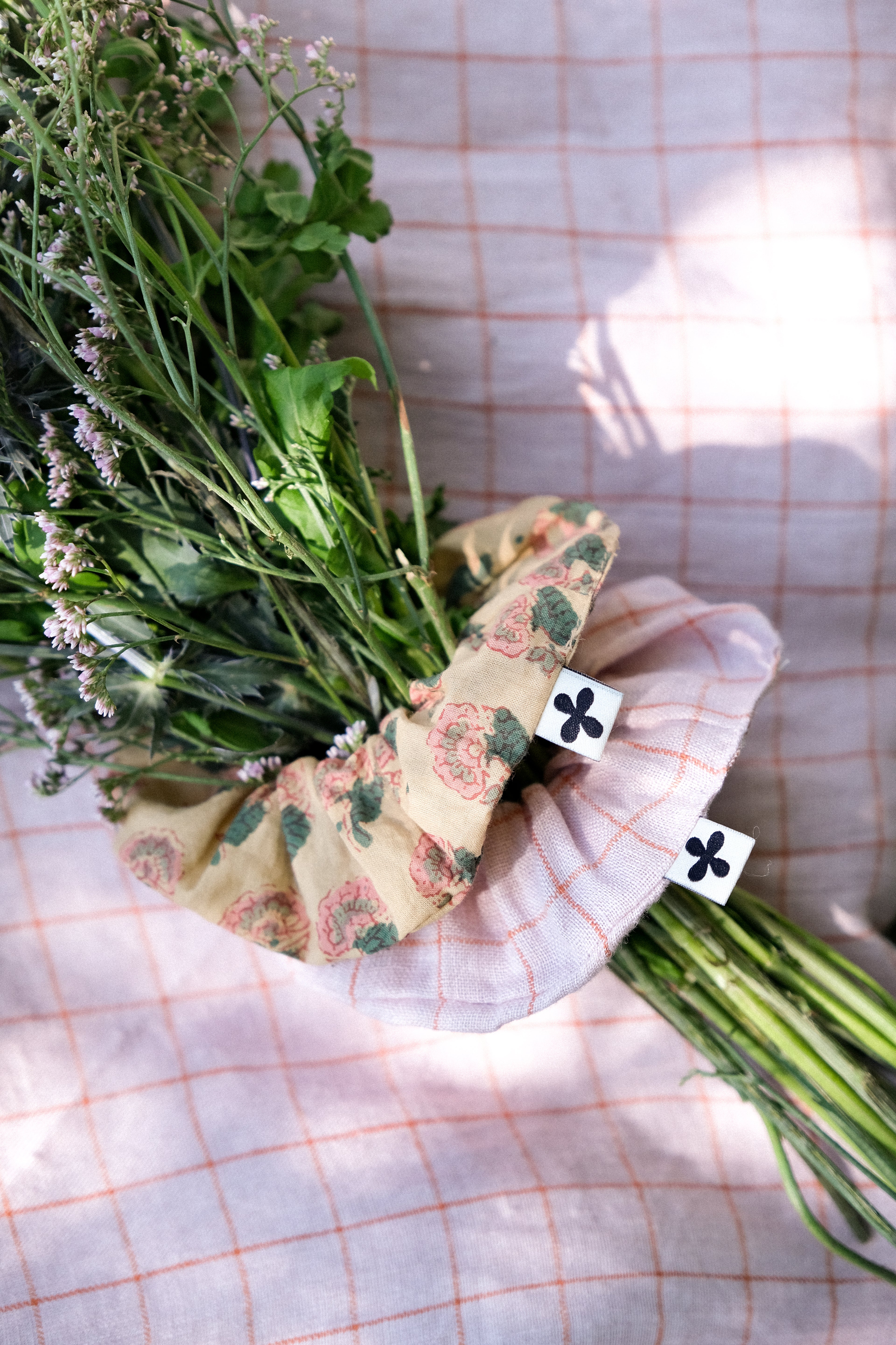 lot de 2 chouchous en lin rose fleuri et carreau