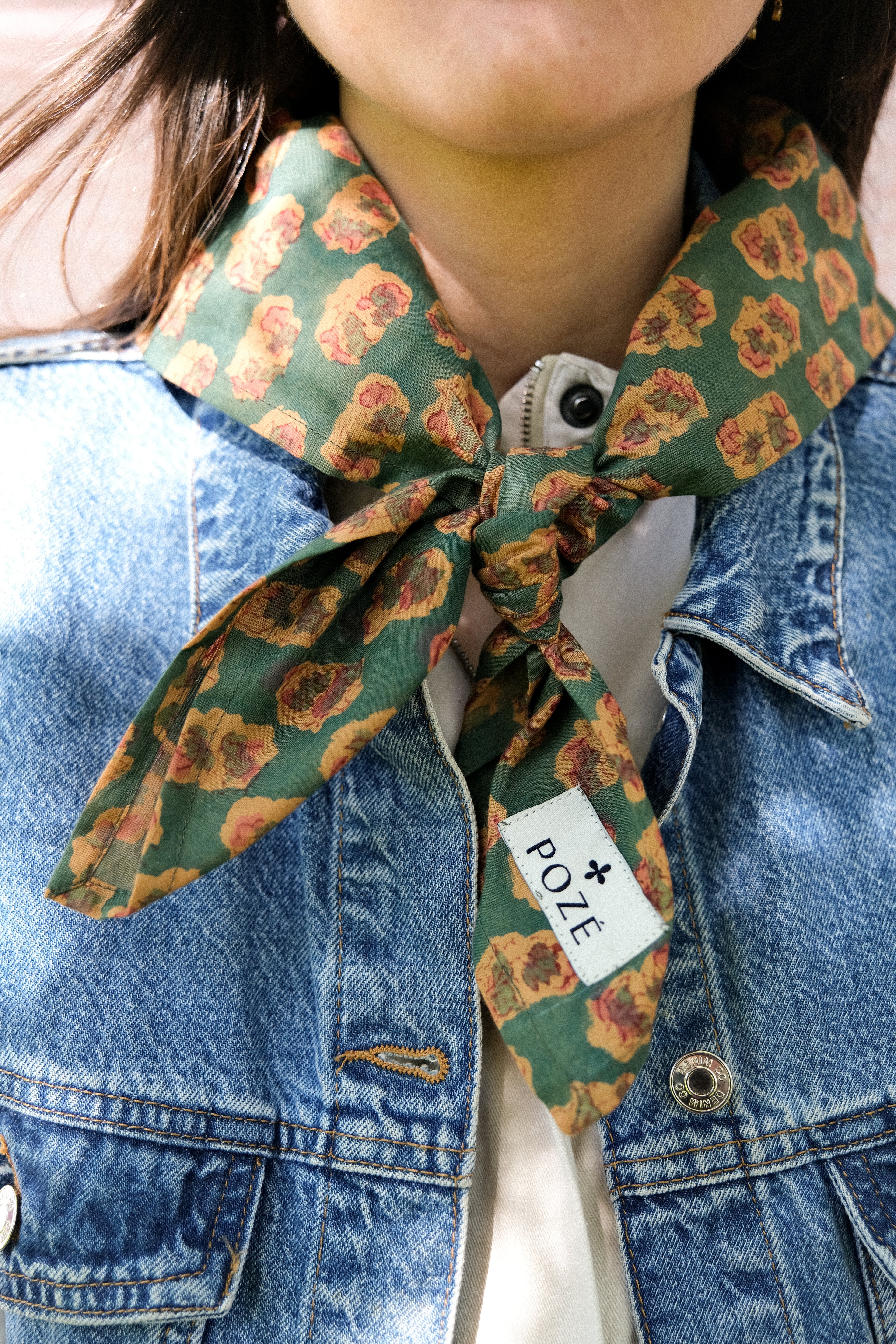 foulard en coton biologique fleuri vert et ocre