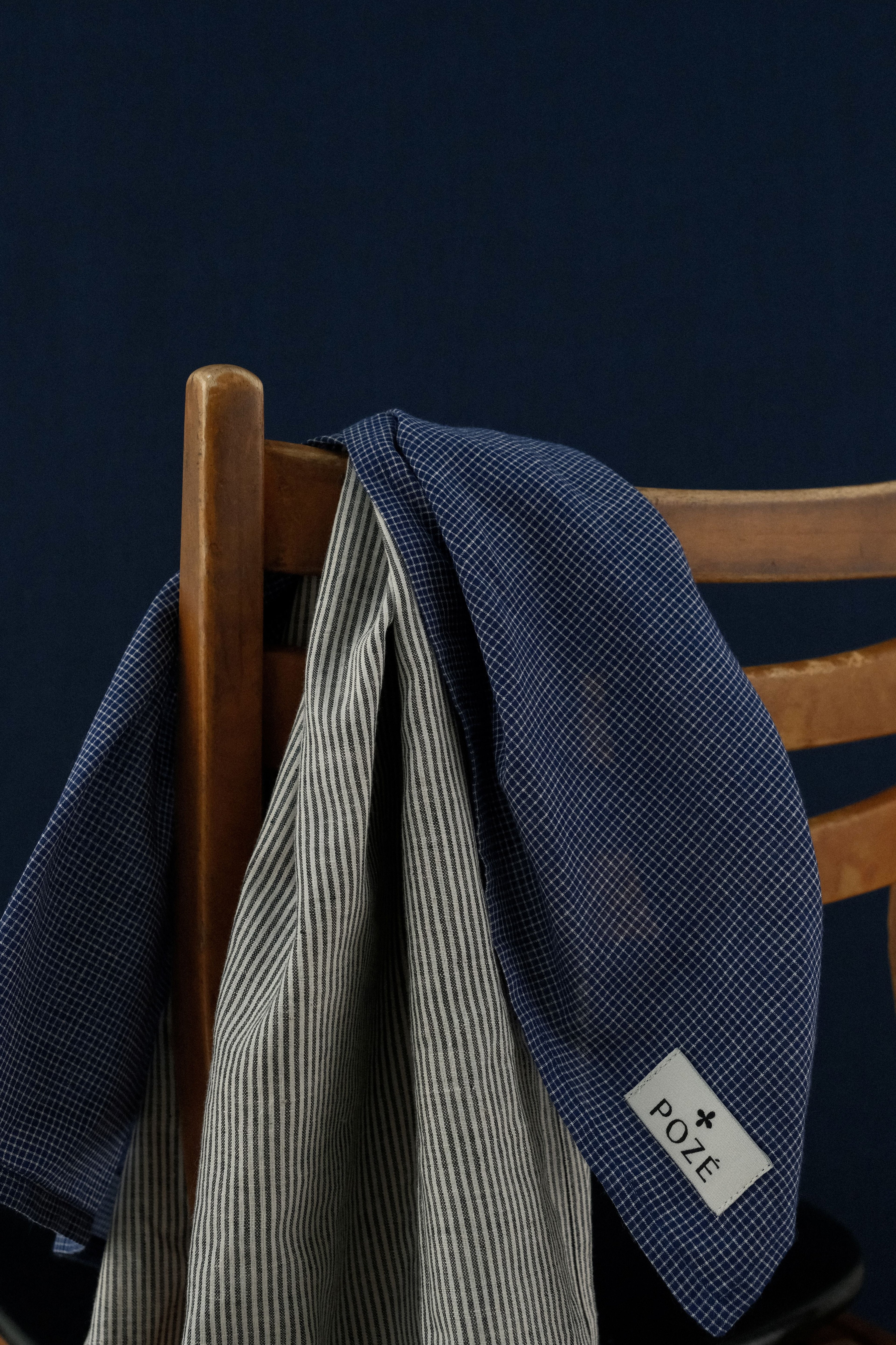 Bleu minimal : la nouvelle collection POZÉ d’accessoires graphiques et intemporels