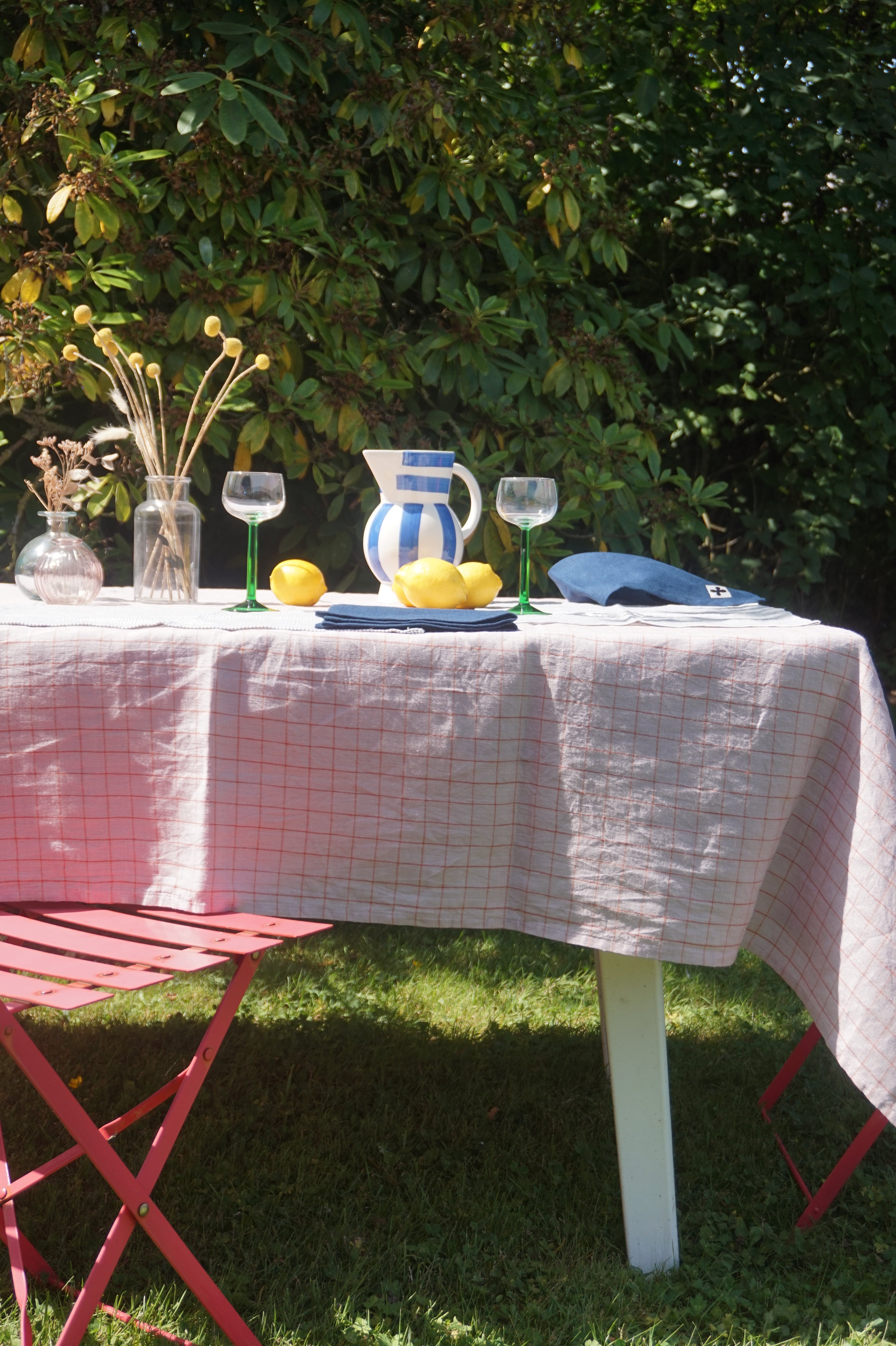 De jolies tables d’extérieur : sublimer vos repas avec notre linge de table en lin