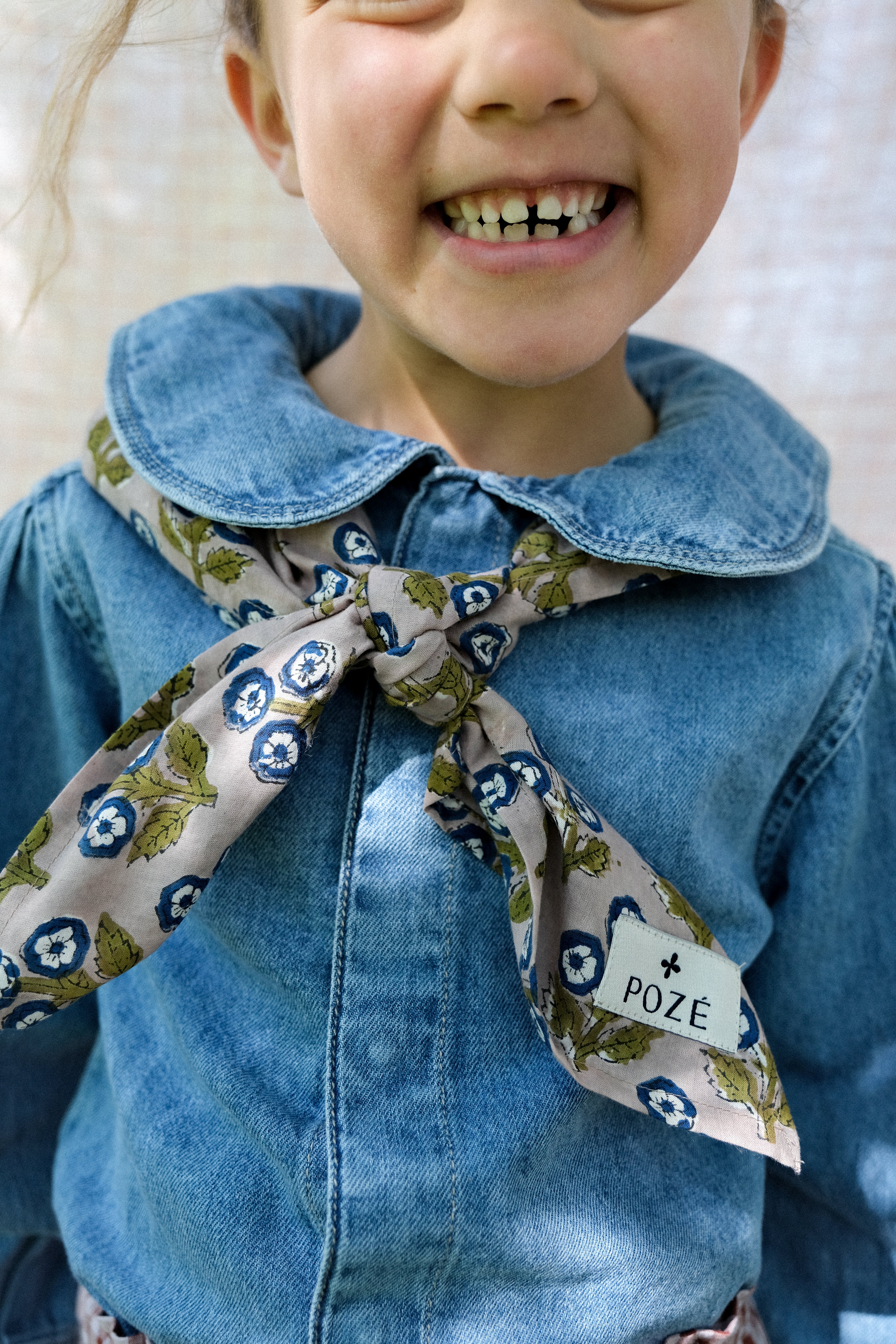 Foulard fleuri bleu