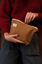 pochette-lin-carreau-ocre-france-poze