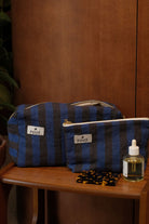trousse-toilette-lin-rayure-cobalt-made-in-france-poze